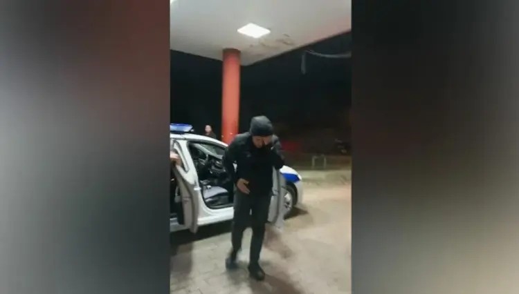 Tensionet në protestë: Plagoset rëndë shefi i Komisariatit Nr. 3 në kryeqytet