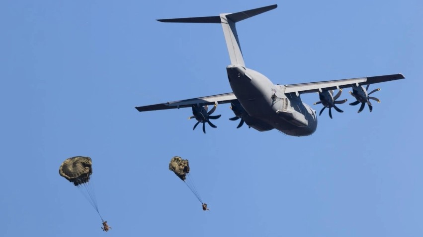 Demonstrim force i NATO-s: Ushtria britanike dhe franceze zbarkojnë me parashutistë në Gjermani