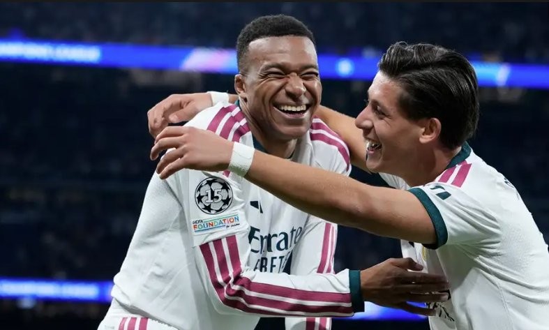 Mbappé komenton me buzëqeshje pokerin e PSG-së ndaj Barcelonës dhe zhvendos fokusin te 'El Clásico'