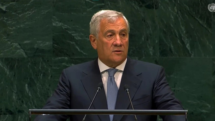 Deklarata për “fundet e gjata” ndez politikën italiane, ministri kërkon falje por përballet me revoltën e parlamentarëve