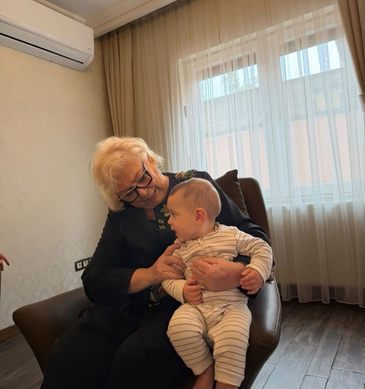 Presidentja Justina Shiroka-Pula viziton familjen e Jakup Krasniqit