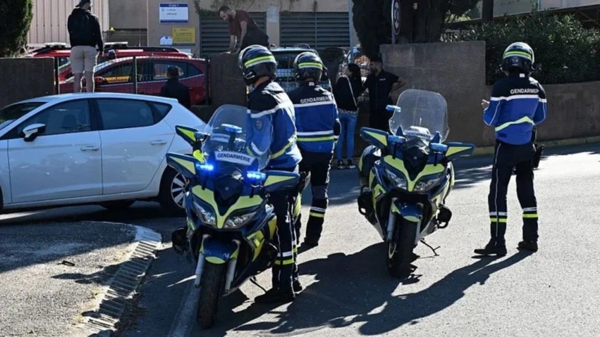 Incident i rëndë në një shkollë franceze: 14-vjeçari plagos drejtorin dhe mësuesin, bie në pranga