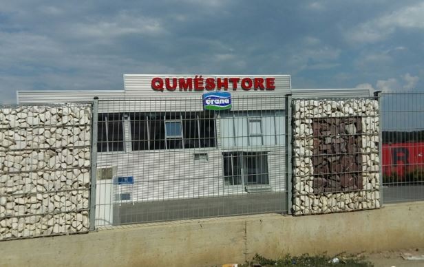 Përdorim i paligjshëm i ujit dhe ndotje e lumit Klina: Gjobitet qumështorja “Drena” në Skenderaj
