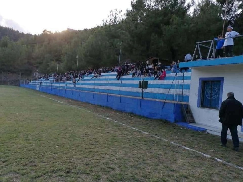 Tragjedia e 16-vjeçarit shqiptar: Bashkia e Kavalës mbyll 11 fusha futbolli dhe nis inspektimet e sigurisë