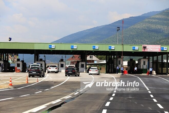 Sekuestrohen afër 27 mijë franga zvicerane në Vërmicë, shoqërohen dy persona në polici