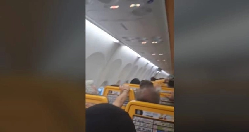 Ankth mbi qiellin e Napolit: Stuhia dhe rrufetë pezullojnë për 20 minuta uljen e avionit nga Tirana