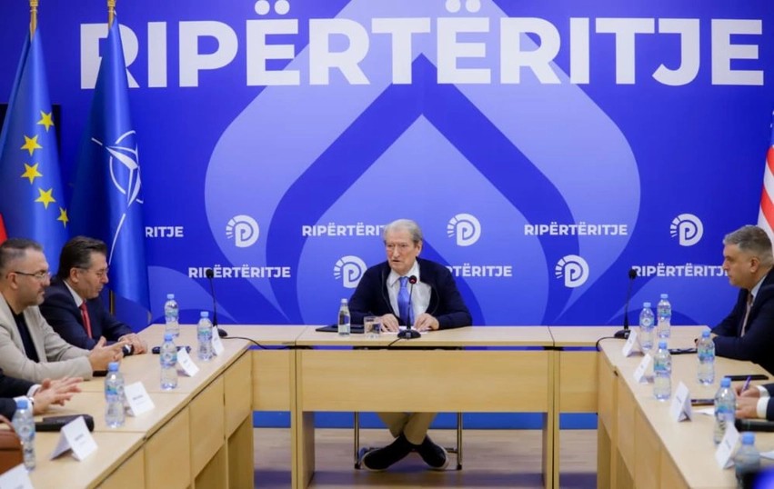 Berisha kundër bojkotimit të institucioneve: Vetëm Rama përfiton nga largimi ynë, beteja vendoset në shesh me protesta