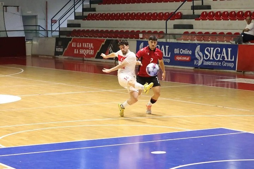 Kombëtarja e Shqipërisë në futsall mposht bindshëm Turqinë në Tiranë
