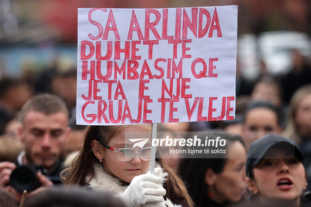 Thirrje për drejtësi: Sot vijon protesta kombëtare për Arlindën dhe gratë e vrara, paralajmërohet bllokimi i institucioneve
