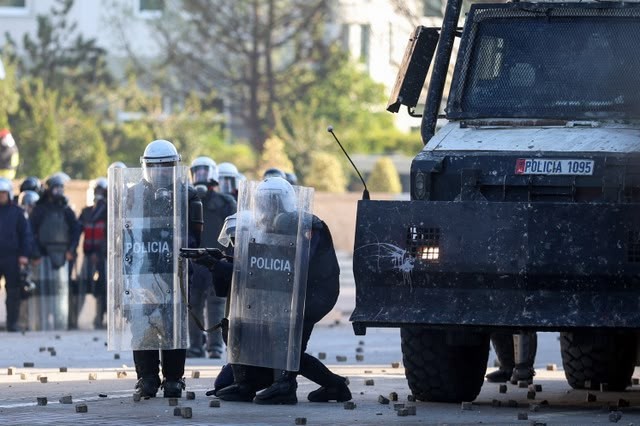 Protestat e studentëve në kryeqytet: Gjykata liron 12 të arrestuarit, vijojnë seancat për të tjerët