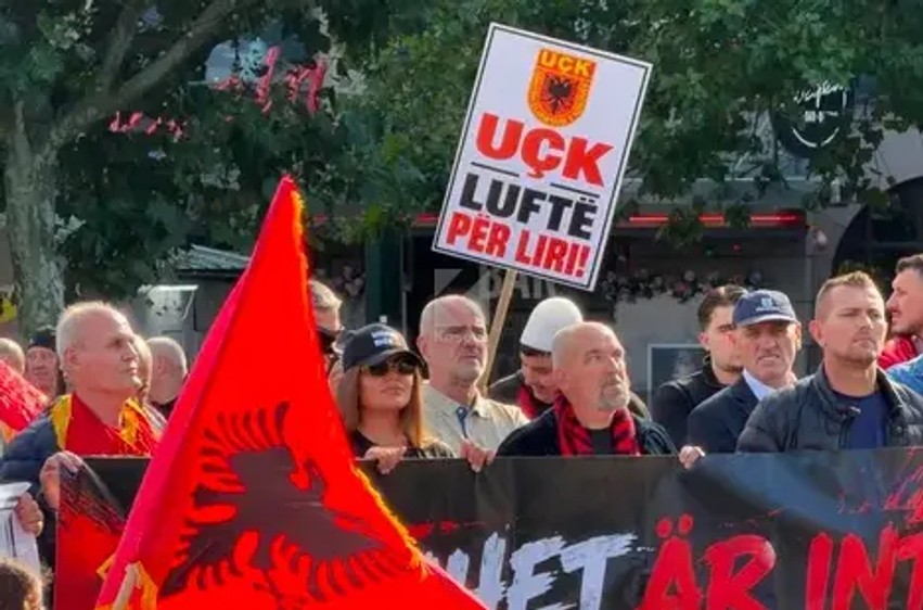 Valë pakënaqësie në Suedi: Diaspora në Malmo ngrihet në protestë për mbrojtjen e vlerave të UÇK-së