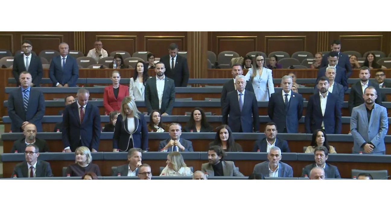 Kuvendi i Kosovës zyrtarizon zëvendësimet: Deputetët e rinj bëhen gati për betim pas ndryshimeve në kabinetin qeveritar