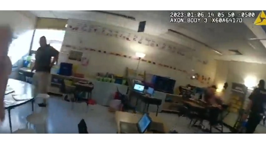 Publikohen pamjet rrëqethëse: Momentet pas të shtënave nga 6-vjeçari ndaj mësueses në SHBA