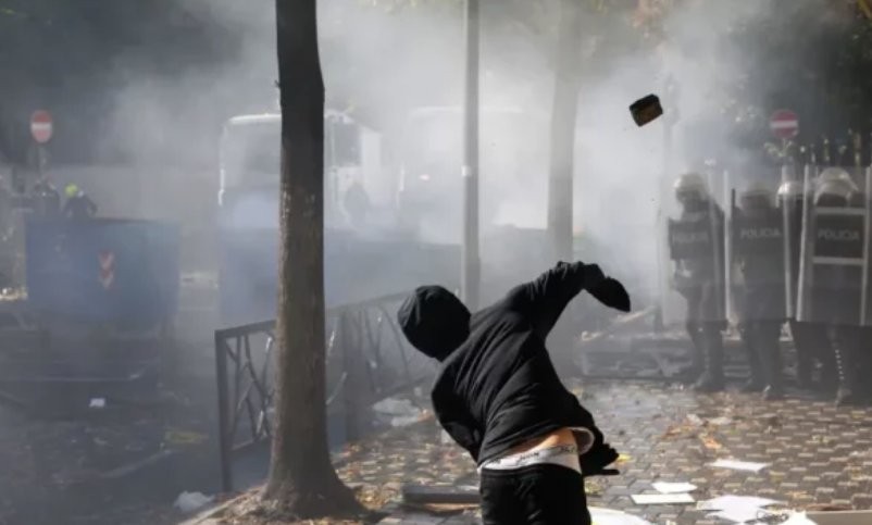 Reagimi i ashpër i Socialistëve pas protestave të dhunshme: Përgjegjësit do të përballen me ligjin, vendi nuk ndalet