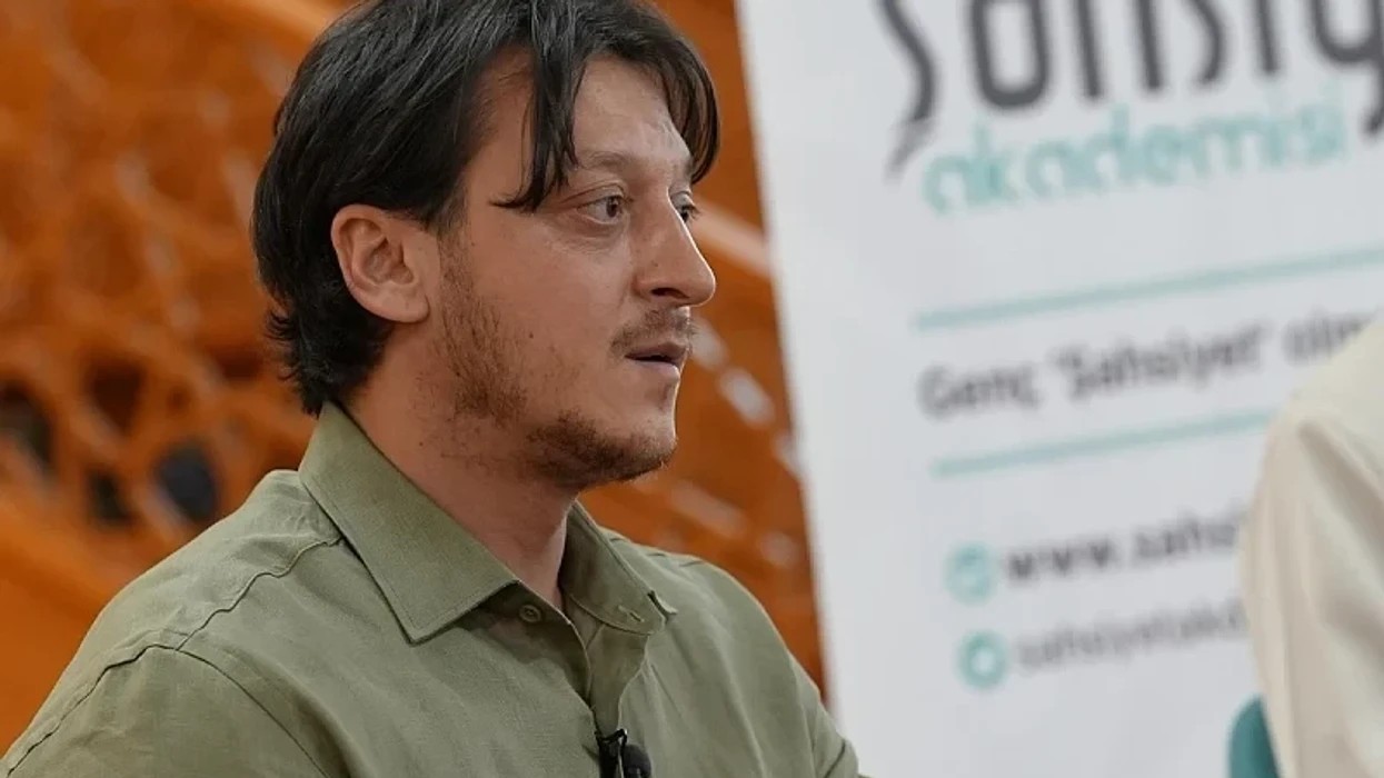 Mesut Ozil akuzon ashpër FIFA-n për standarde të dyfishta ndaj Rusisë dhe Izraelit