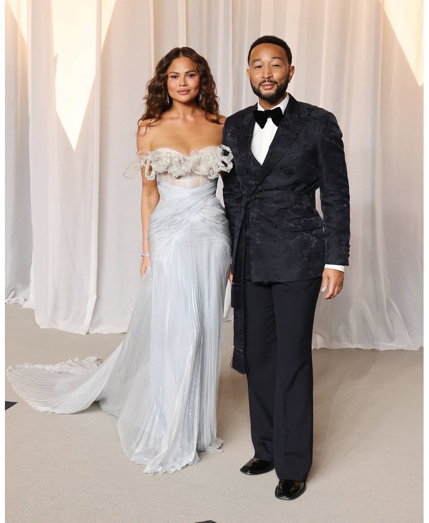 Chrissy Teigen dhe John Legend magjepsin tapetin e kuq në mbrëmjen e madhe të Academy Museum