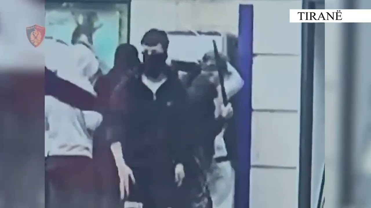 Tiranë: Identifikohet dhe ndalohet i mituri që tentoi të grabiste bankomatin gjatë tubimeve