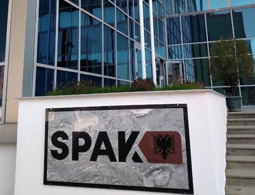 Skandali i vilës në Palasë: SPAK merr të pandehur biznesmenin Arbër Abazi për pastrim parash