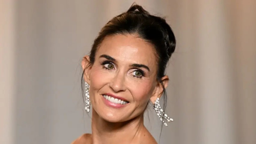 Eleganca e përjetshme: Demi Moore shkëlqen në dasmën e vajzës së saj