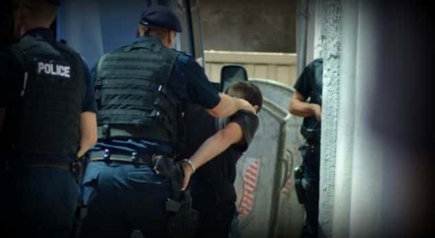 Debati virtual degjeneron në dhunë: Arrestohet personi që kërcënoi me armë tre qytetarë në Skenderaj
