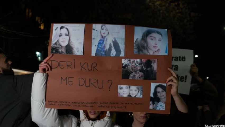 “Ato nuk ishin thjesht shifra në kronikat e zeza”: Thirrjet e dhimbshme të nënave që humbën vajzat nga dhuna
