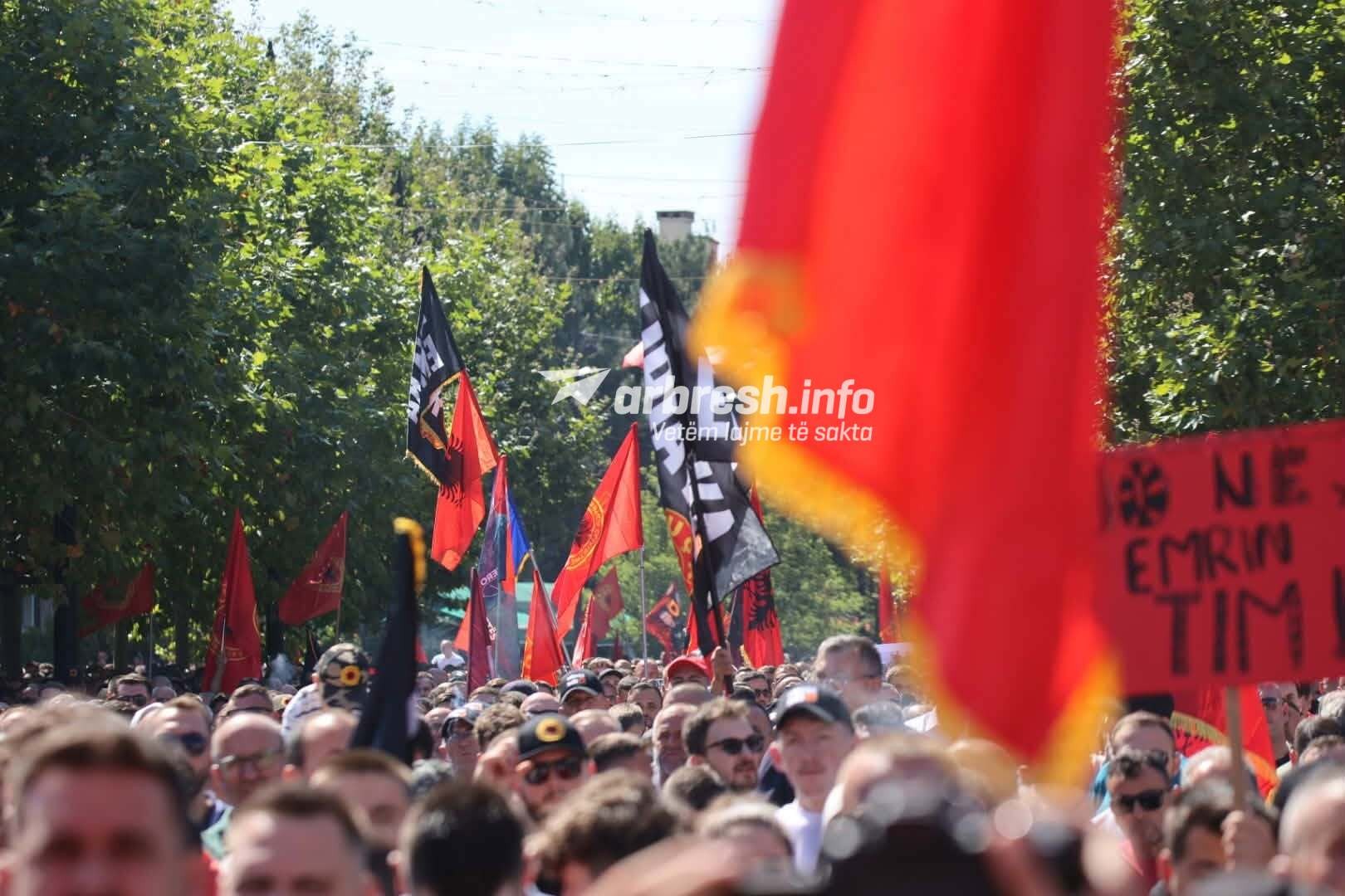 Pakënaqësi në Prishtinë: OVL-UÇK paralajmëron protesta nëse bllokohet zbatimi i ligjit për Specialen