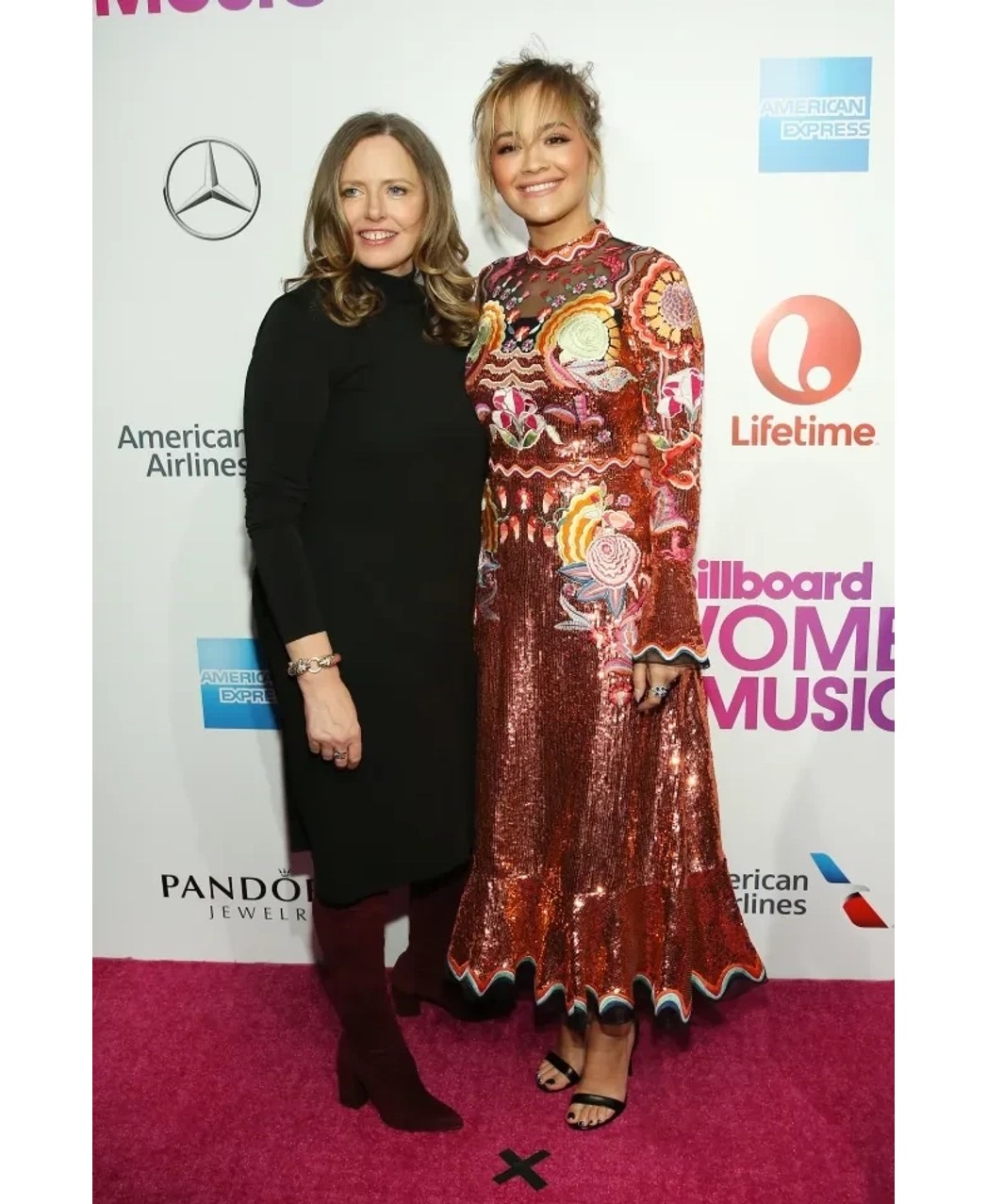 Përplasje në dyert e gjykatës: Rita Ora akuzohet nga ish-menaxherja për miliona euro të padeklaruara