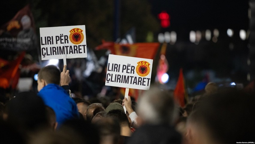 Heshtja përballë viktimave: Pse narrativa publike në Kosovë po anashkalon vuajtjet e luftës?