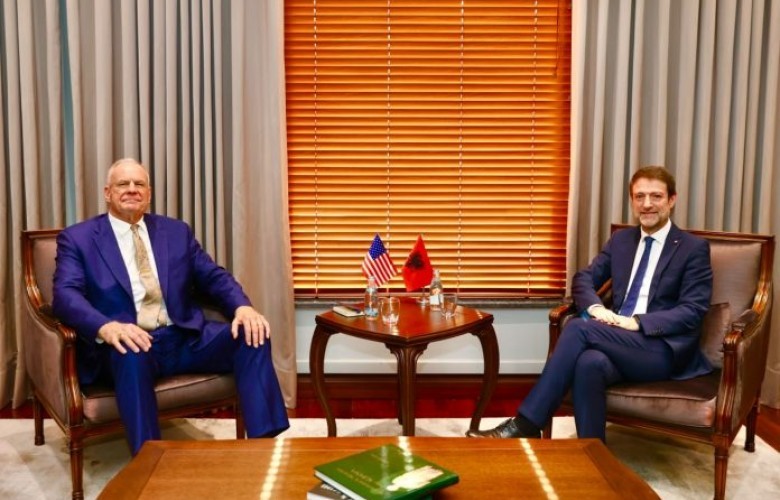 Bashkëpunimi dypalësh në fokus: Kryediplomati shqiptar pritjen e ngrohtë ambasadorit të ri të SHBA-ve
