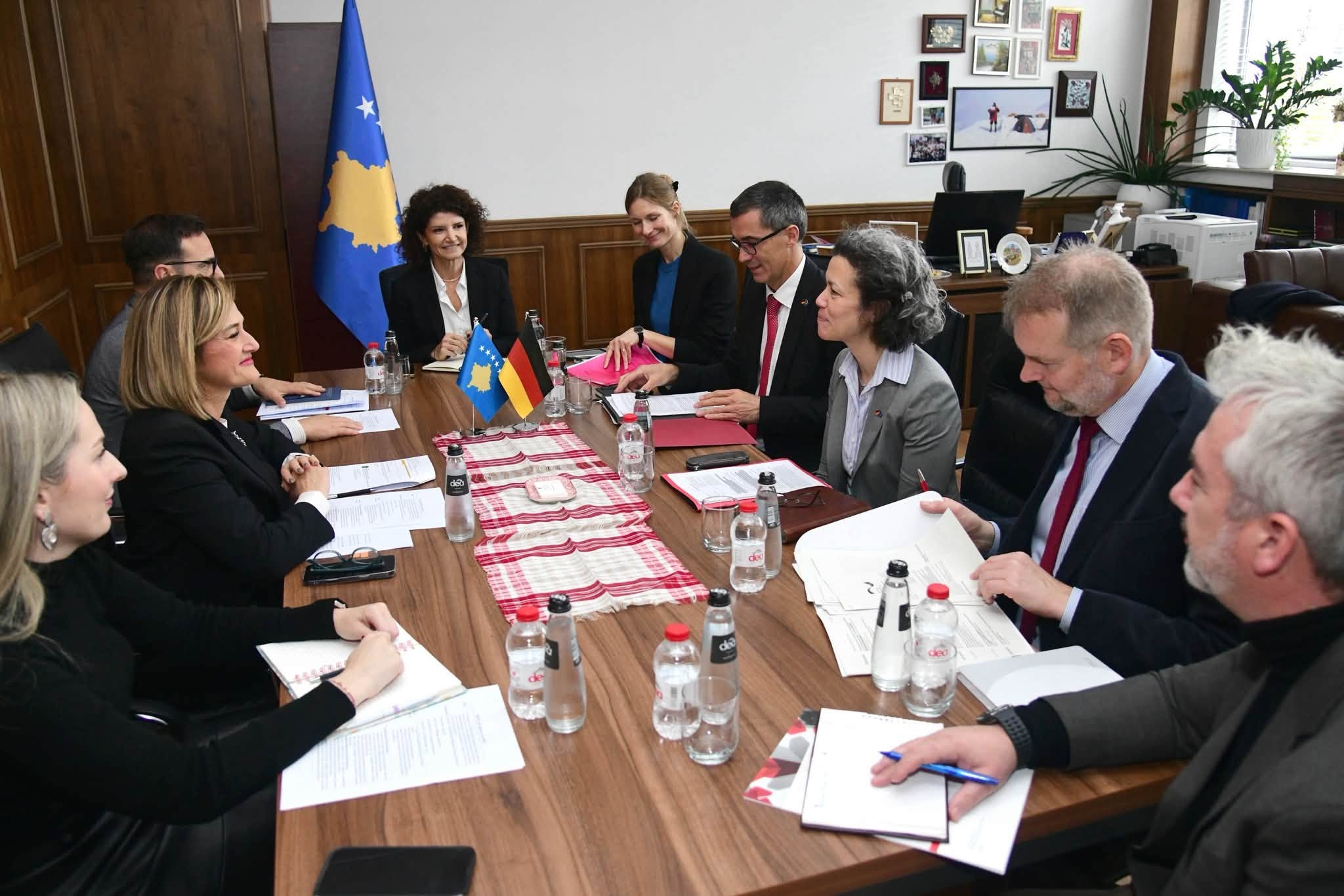 Partneritet strategjik: Mimoza Kusari flet me delegacionin gjerman për mundësitë e reja të investimeve dhe inovacionit