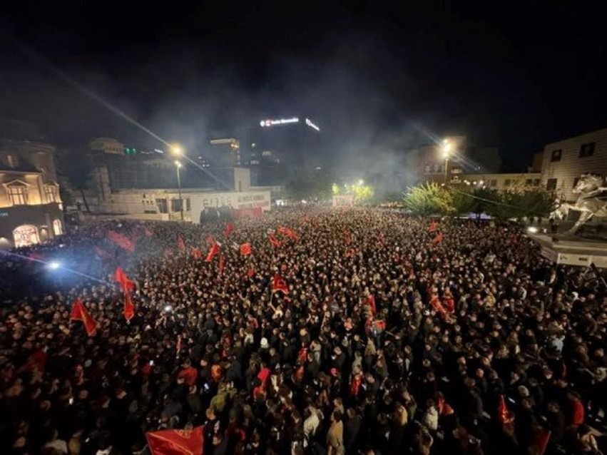Protesta 'Jo në emrin tim': Çlirim Haziri i bën thirrje Kuvendit për ndryshimin e ligjit për Specialen