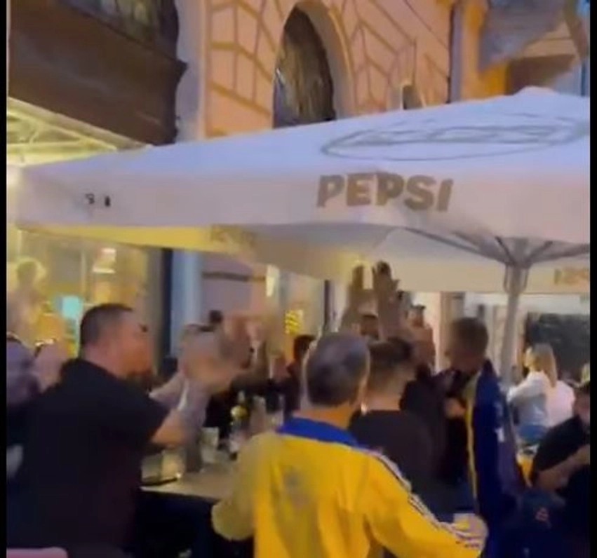 Mbështetje masive nga tifozët kuqezakë në Hungari para përballjes vendimtare me Izraelin