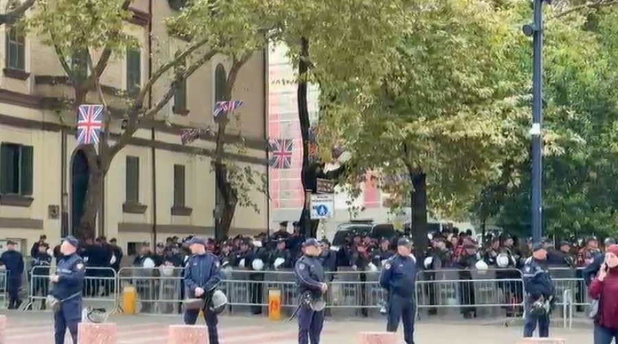 Tensione dhe masa të reja sigurie në Tiranë: Kuvendi mblidhet për reformën territoriale