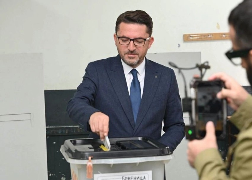 Zgjedhjet në Bërvenicë: Kandidati i AKI-së, Arkin Jahiji, përmbush obligimin qytetar dhe kërkon standarde demokratike