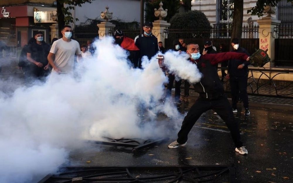 Protestat në Tiranë: Gjykata liron nga qelia 31 të arrestuarit, vendos masa alternative për të rriturit dhe të miturit