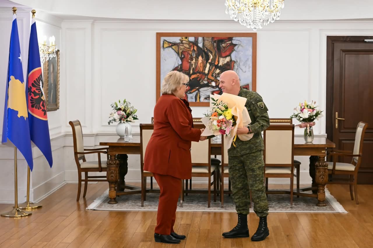 Kreu i FSK-së, Bashkim Jashari, viziton në presidencë shefen e re të shtetit, Justina Shiroka Pula