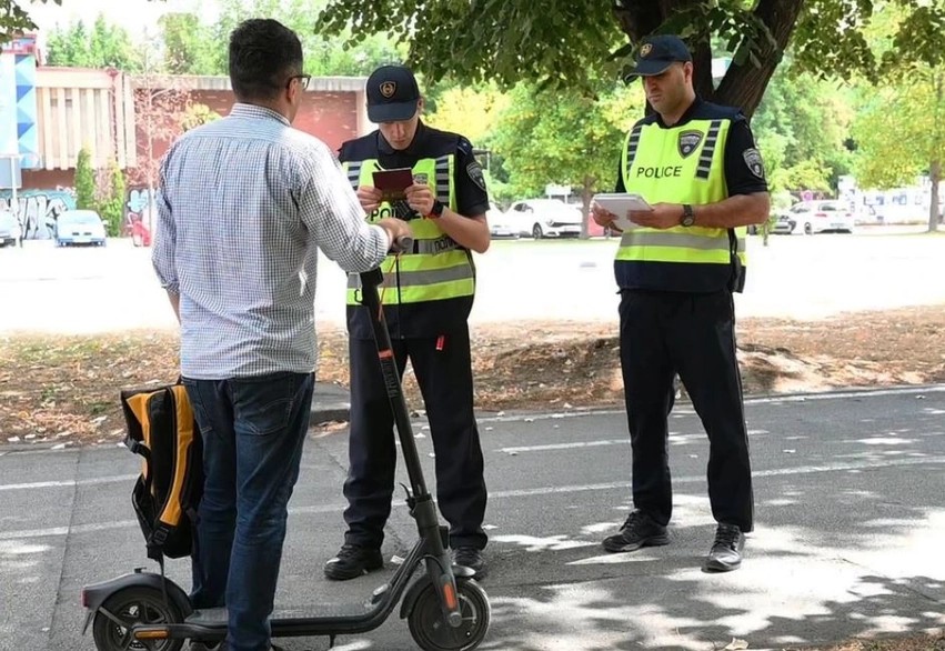 Aksion gjithëkombëtar: Policia ndëshkon 167 shkelës të rregullave të qarkullimit me trotinetë elektrikë