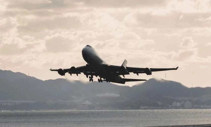 Udhëtim ferri në Kili: Rrufeja godet avionin e “LATAM Airlines” gjatë stuhisë, pasagjerët përjetojnë minuta tmerri