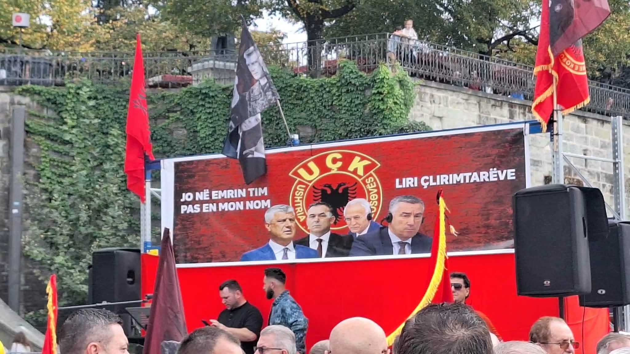 “Jo në emrin tim”: Diaspora shqiptare në Berlin ngrihet në protestë kundër vendimit të Gjykatës Speciale