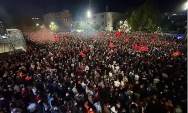 Protesta “Jo në emrin tim”: Çlirim Haziri bën thirrje për bashkim masiv në shesh sonte nga ora 21:00