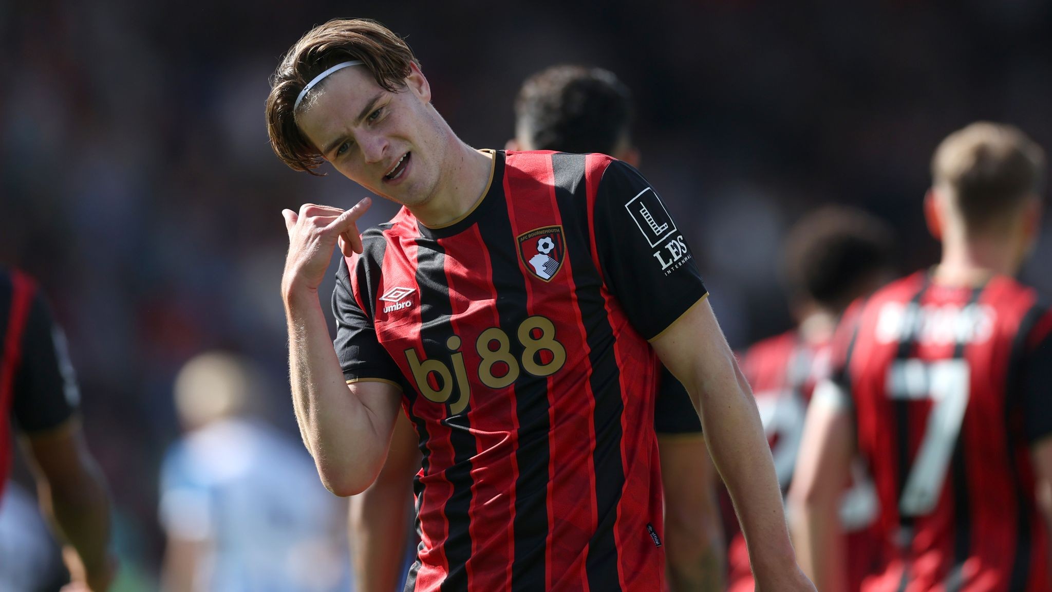 Gjigantët e Premier Ligës në alarm: Bournemouthi vendos çmimin astronomik për Alex Scott