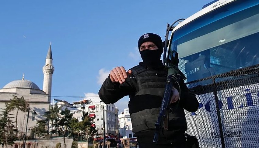 Tragjedi në Stamboll: 15-vjeçari sulmon me thikë shkollën e mesme, humb jetën një nxënës dhe plagosen tetë të tjerë