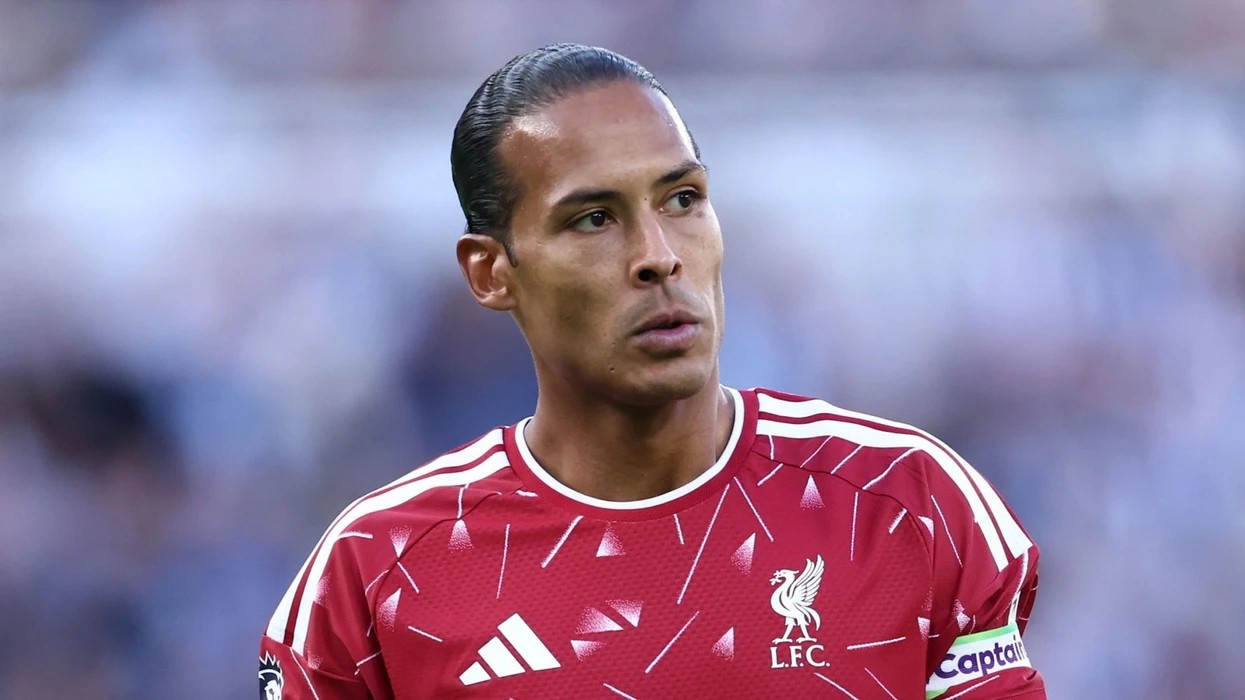E ardhmja e Virgil van Dijk pranë kthesës, tre kampionate vënë në shënjestër kapitenin e Liverpoolit