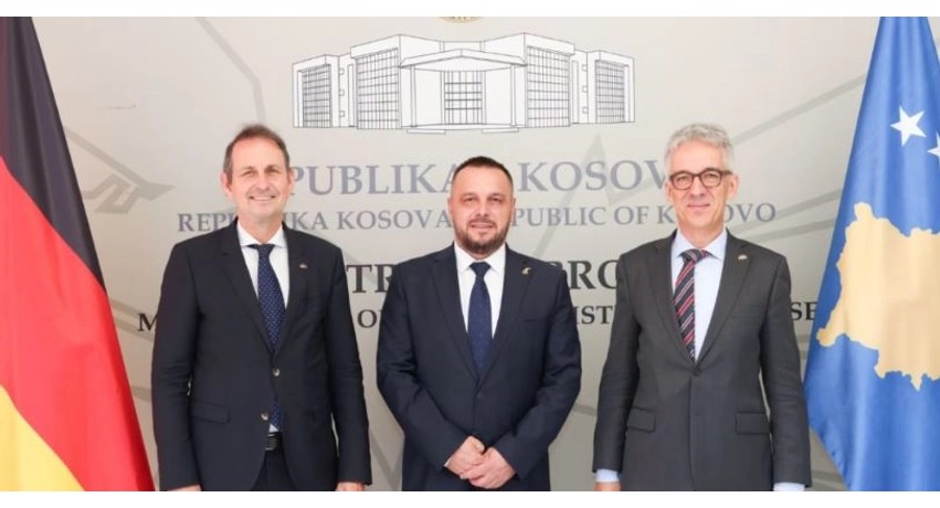 Bashkëpunimi ushtarak në fokus: Maqedonci takon zyrtarin e lartë gjerman, theksohet mbështetja për integrim euroatlantik