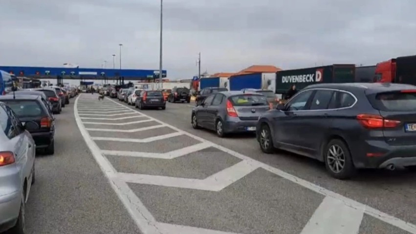 Fluks dhe pritje të gjata në kufij: Kolona në Tabanoc, vonesa edhe në Bllacë e Deve Bair