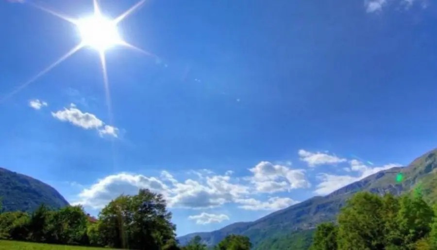 Parashikimi i motit: Shqipëria nën ndikimin e kthjellimeve, vranësira të izoluara në zona të caktuara