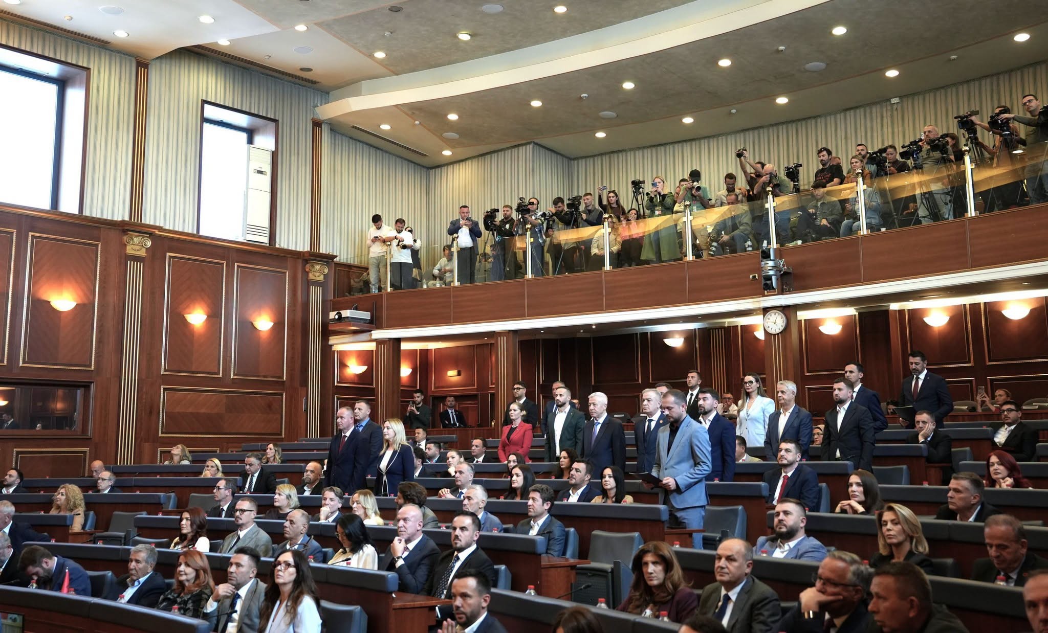 Seancë e jashtëzakonshme në Kuvend: Në fokus ndryshimet për Dhomat e Specializuara dhe agjenda e ngjeshur ligjore