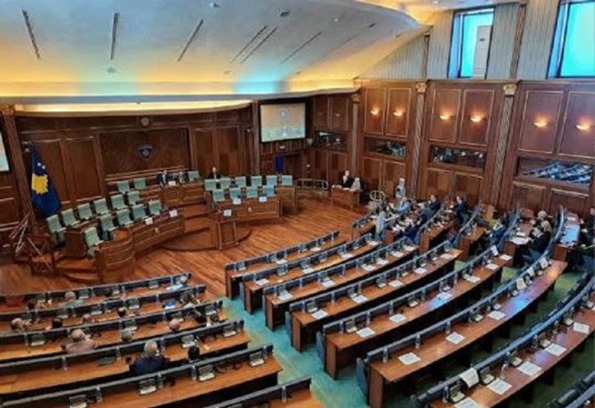Përplasja në Kuvend: Opozita kundërshton rishikimin e buxhetit dhe akuzon Qeverinë për mbulimin e shpenzimeve milionëshe