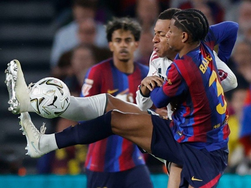 Analiza e “El Clasico”-s: Ish-arbitri spanjoll zbulon vendimin e gabuar të gjyqtarit në “Camp Nou”