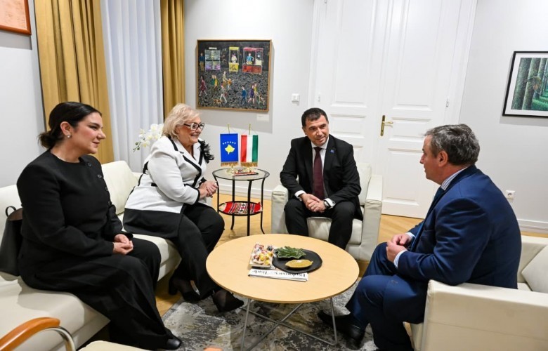 Bashkëpunimi diplomatik Kosovë-Shqipëri në fokus të takimit të presidentes Shiroka Pula në Budapest